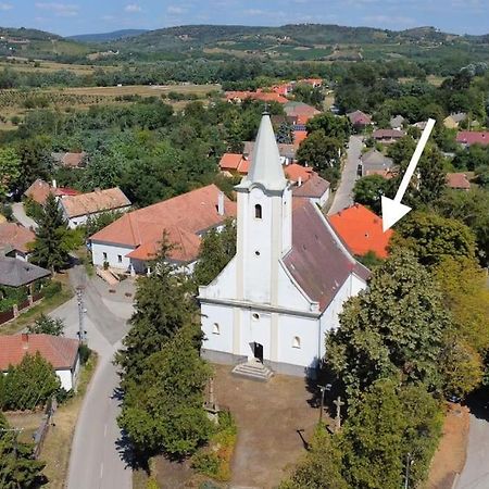 Parokia Apartman Es Coworking A Balaton Mellett Kaptalantoti المظهر الخارجي الصورة