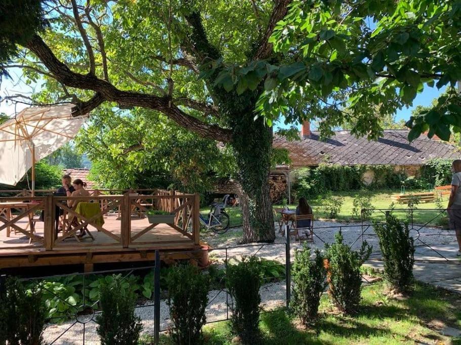 Parokia Apartman Es Coworking A Balaton Mellett Kaptalantoti المظهر الخارجي الصورة